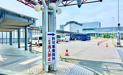 バス乗り場（新千歳空港　シャトルバス乗車場のご案内）